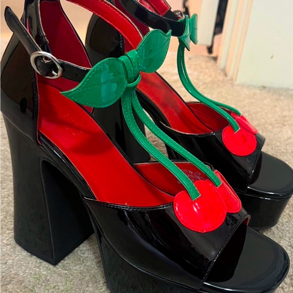 Delia cherry 🍒 heels women’s 11 Brand new with box.